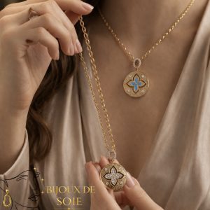 Collier double faces
